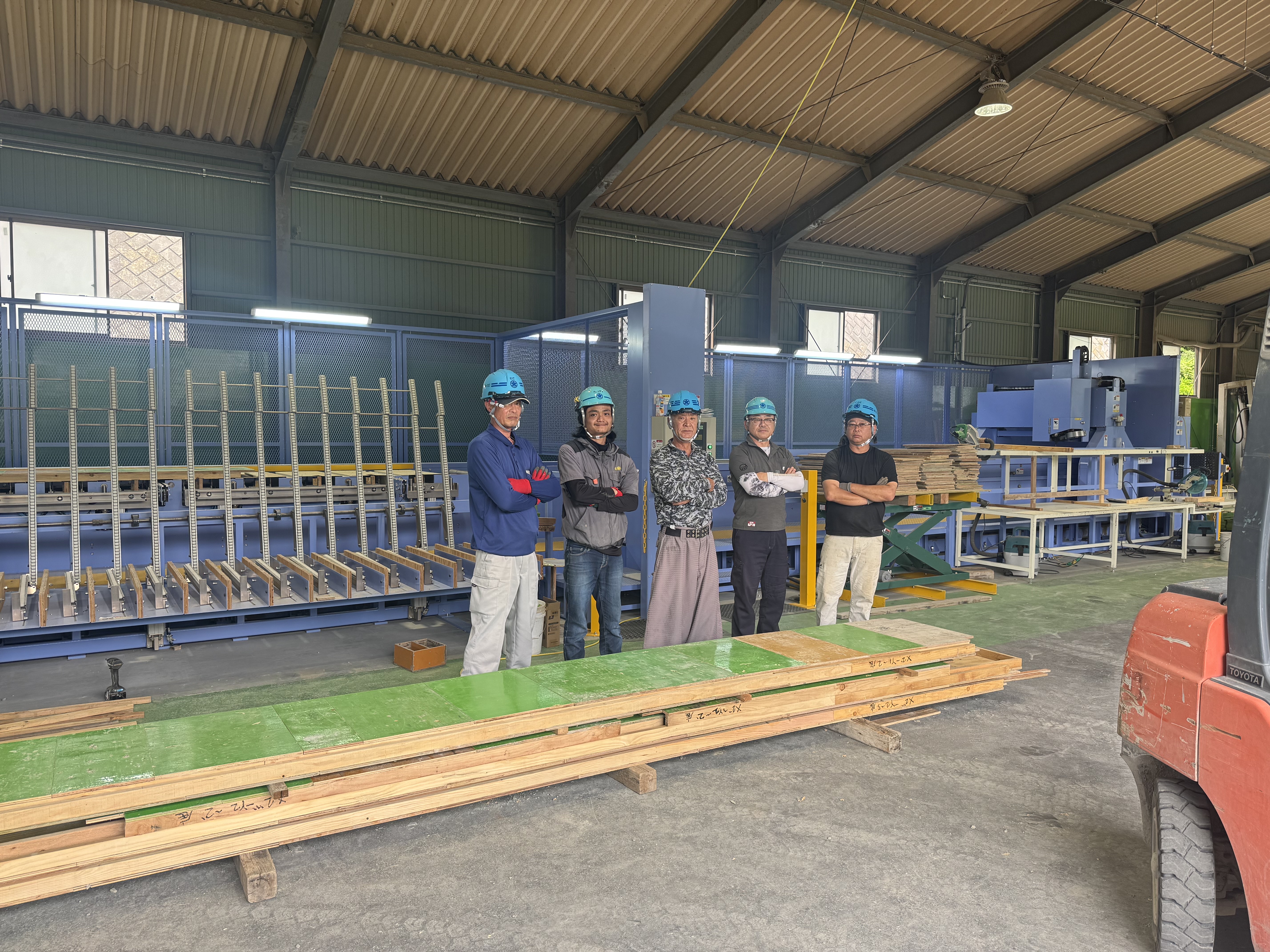 工場内でのスタッフ