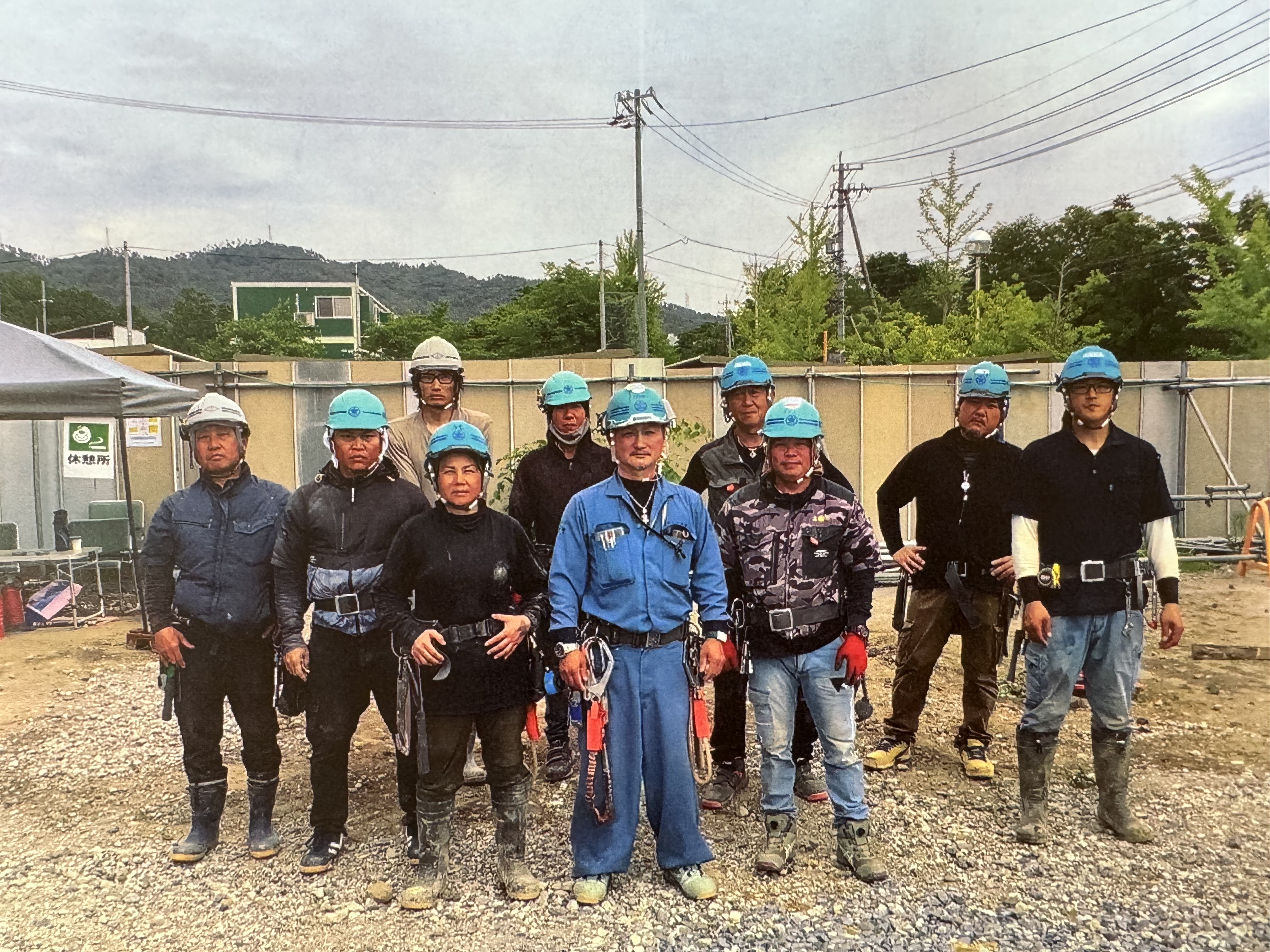 現場での集合写真